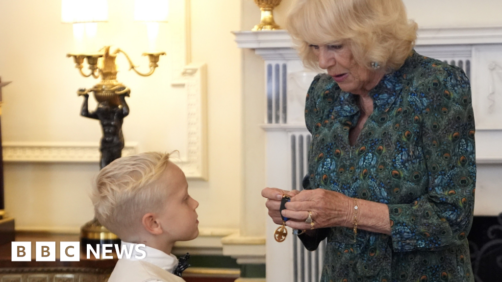Queen presents medal to seriously ill boy who asked if she had dragon in her castle
