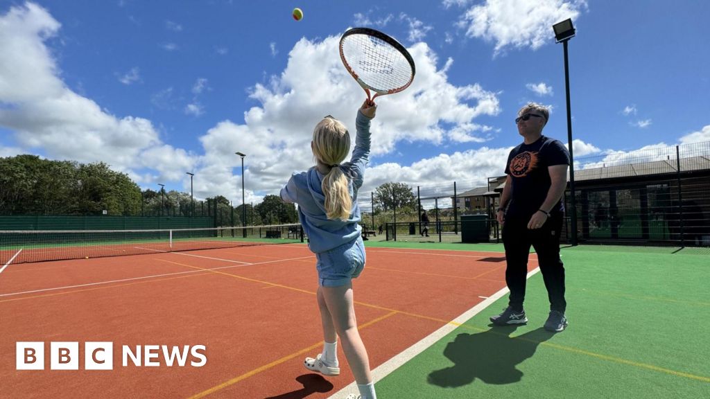 Wimbledon: Free tennis lessons for disadvantaged children in Kent – BBC News