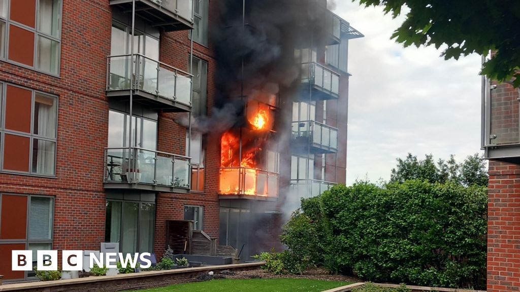 Surrey: Residents in temporary accommodation after Walton fire – BBC News