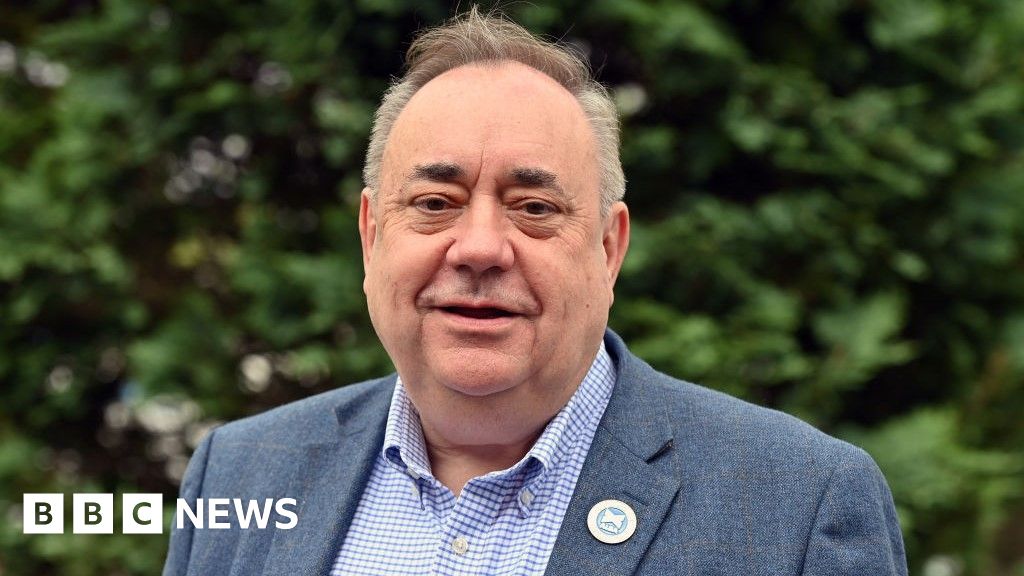 Mourners say farewell to Alex Salmond at memorial