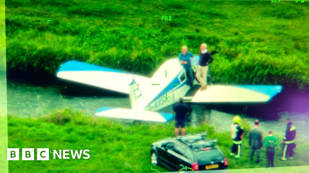 Plane makes emergency landing in east Devon 