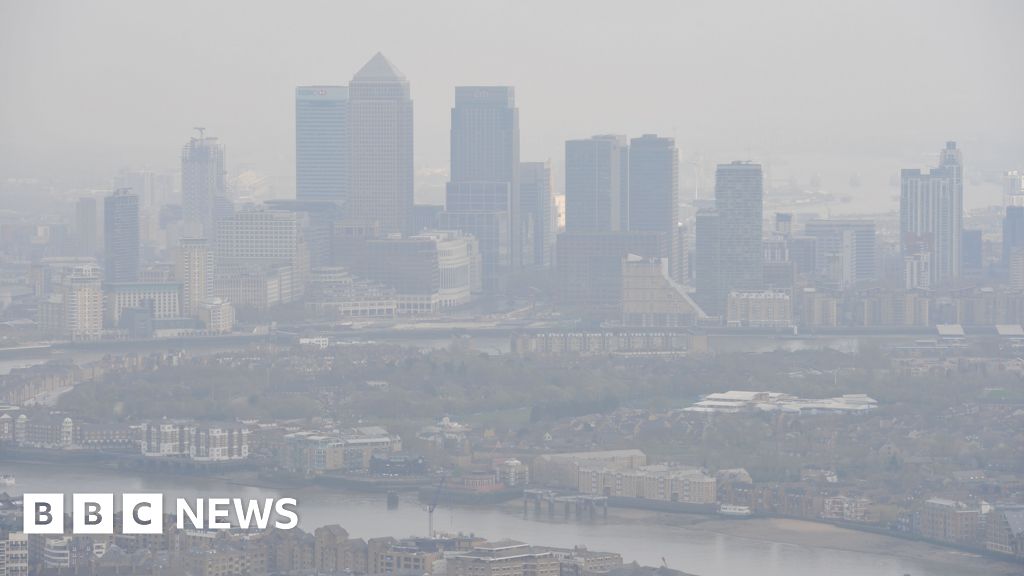 London high pollution alert extended to Wednesday