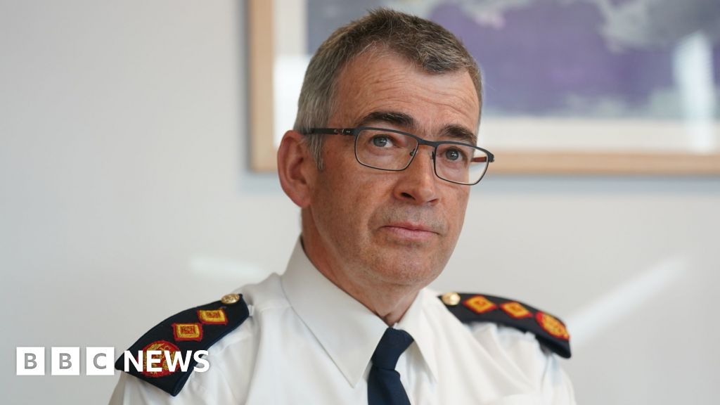 Irish police chief to meet officer representatives over rota row