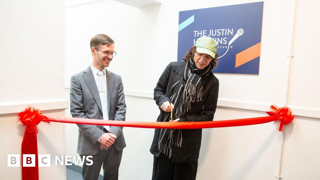 Justin Hawkins Strikes a Chord with New Recording Studio for Students