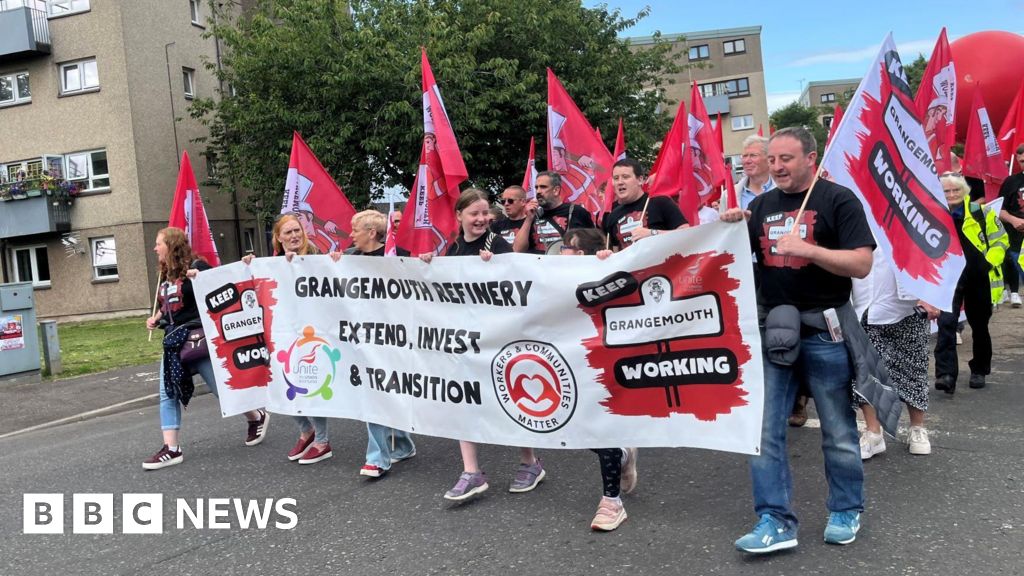 Grangemouth workers rally to save jobs at oil refinery