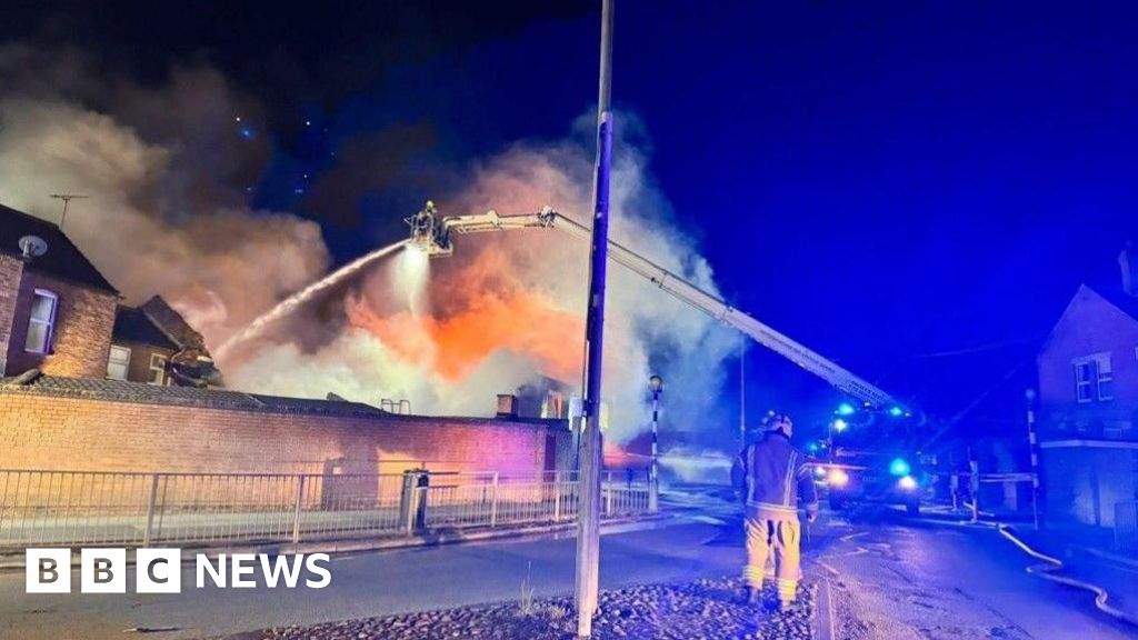 bbc.co.uk - George Torr - Fire crews to remain at Retford industrial building blaze