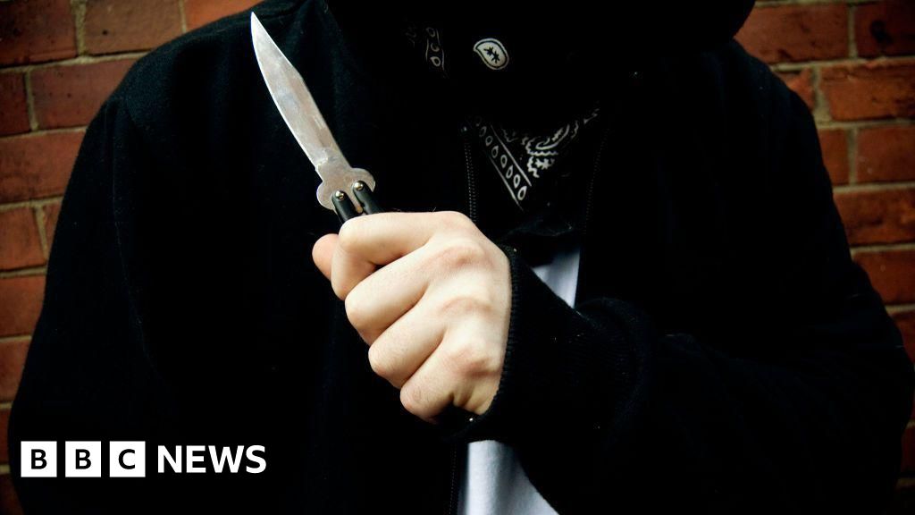 Children 'as young as 10' carrying weapons