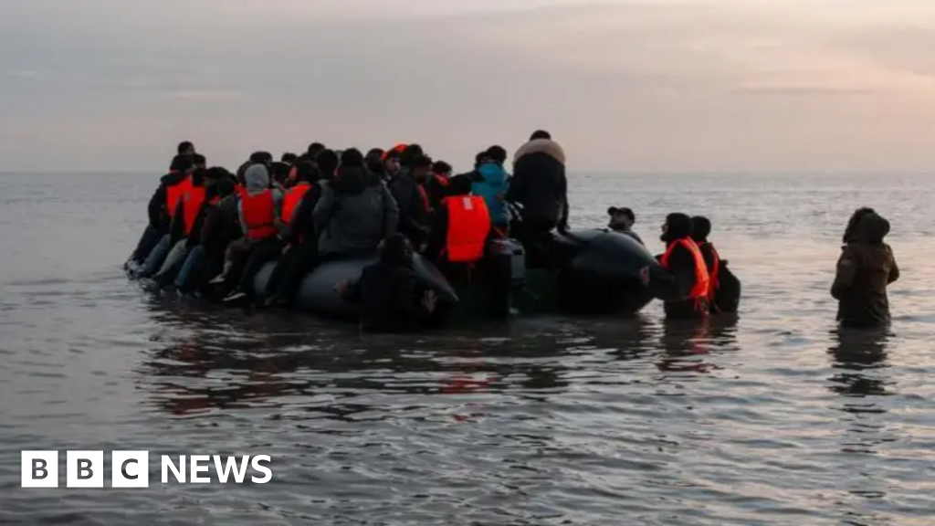 More than 1,000 people cross English Channel in one day