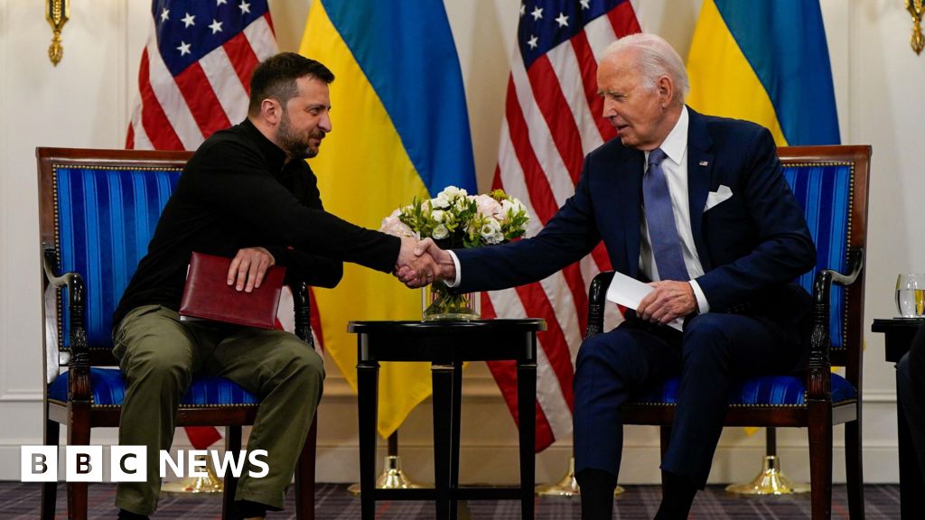 Байдън се извинява за забавянето на военната помощ за Украйна