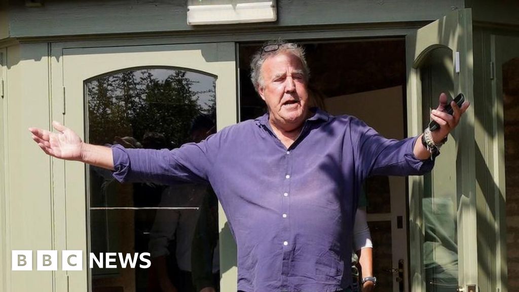 Hundreds queue for opening of Jeremy Clarkson's pub