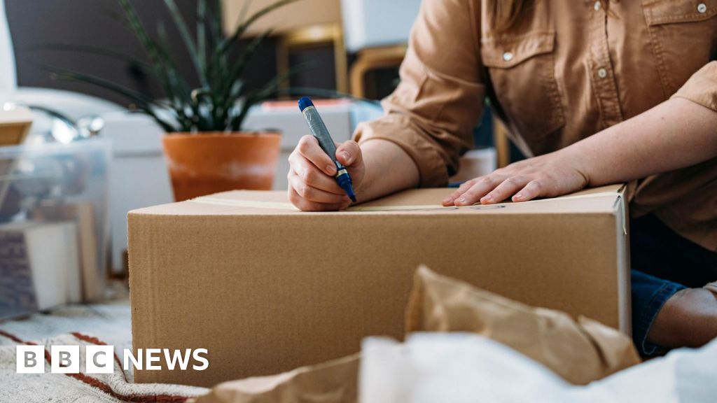 Friends left 'in tears' over 8k rental scam