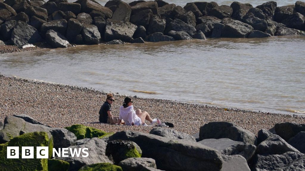 Public health advice issued ahead of hot weather