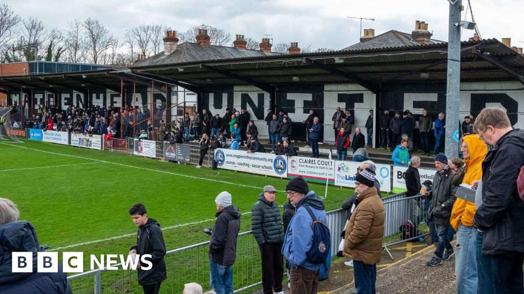 Maidenhead United: York Road stadium expansion plan approved – BBC News