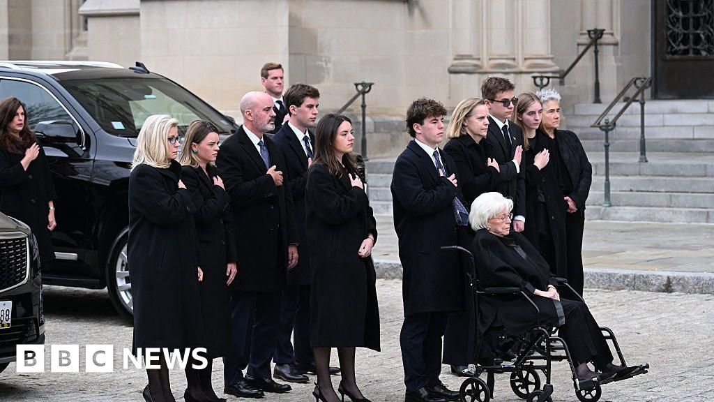 Демократи и републиканци се събраха за да скърбят за бившия