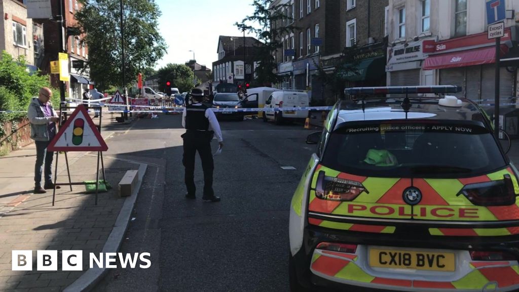 Finsbury Park: Murder investigation begins after teenager stabbed