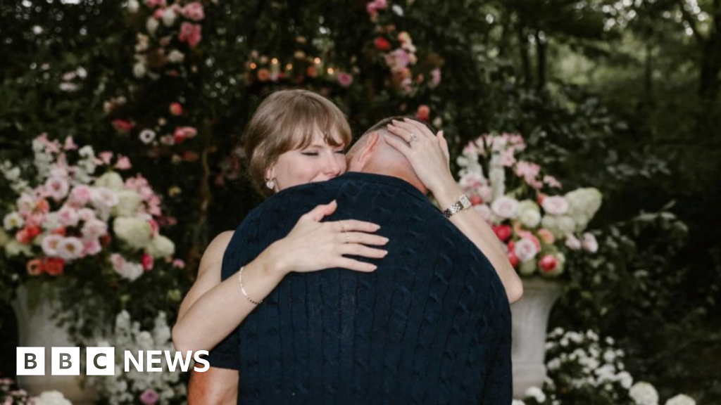 I immediately freaked out - Taylor Swifts engagement sends fans into frenzy
