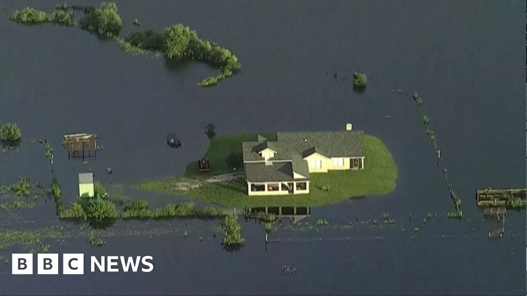 Florida's streets become rivers as Storm Debby moves north