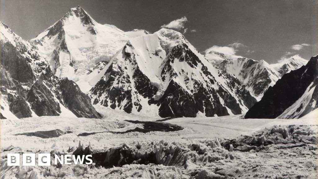 Foto-foto awal dari pegunungan Himalaya oleh seorang fotografer Italia