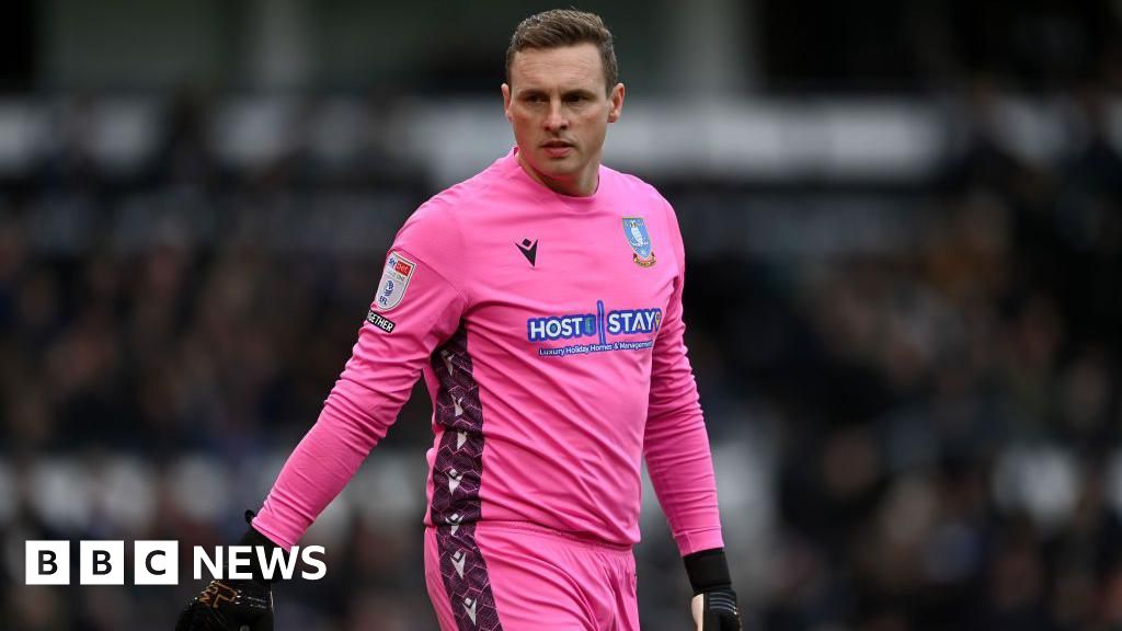Ex-Premier League goalkeeper buys club he manages