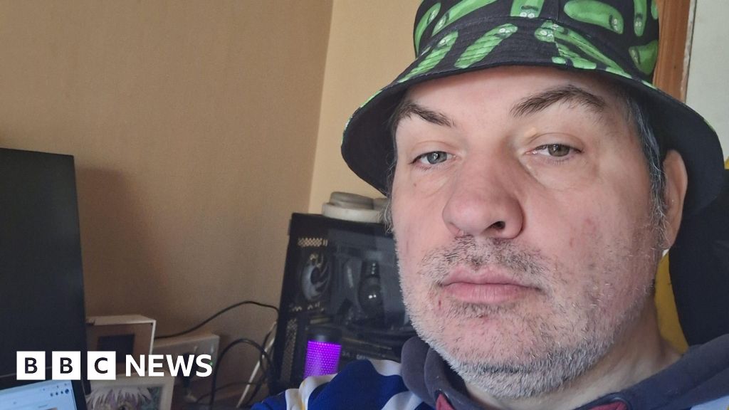 bbc.co.uk - Gavin Kermack - Worcester football fan completes 50-hour gaming challenge