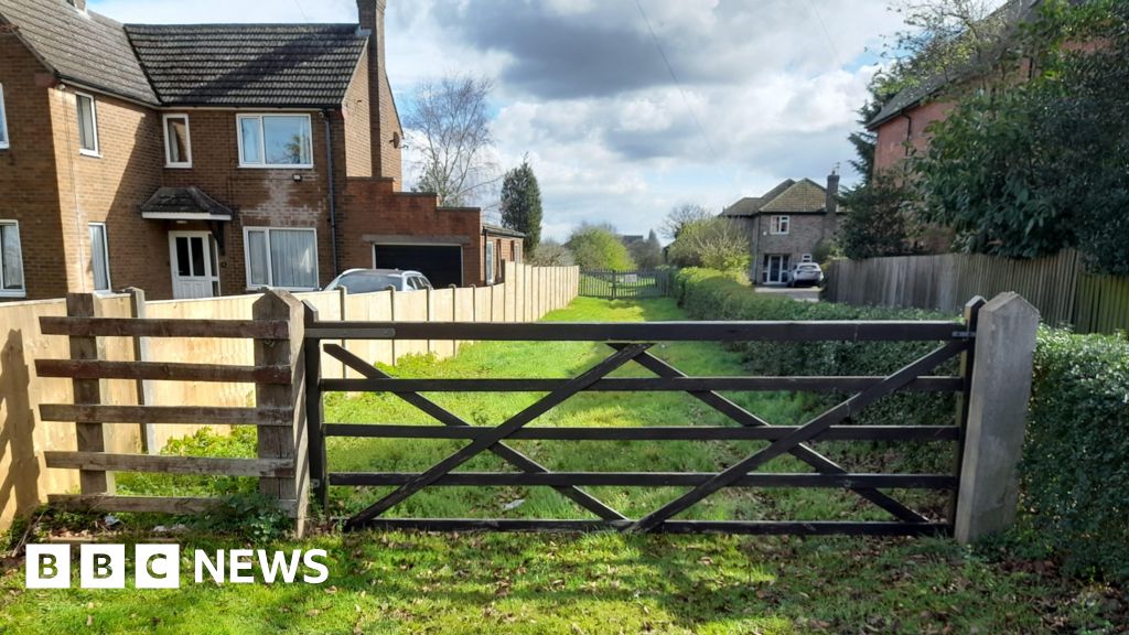 bbc.co.uk - Jamie Waller - Lincoln housing plans approved for land on disused quarry - BBC News