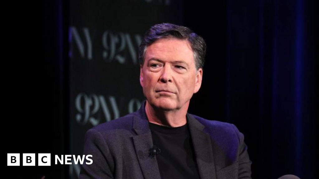 Ex-FBI boss investigated for seashell photo seen as threat to Trump