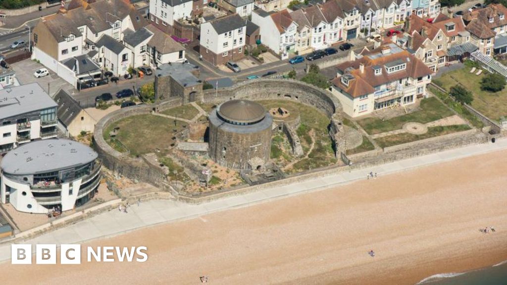 Officials Warn of Beach Hazards in U.S. and U.K.
