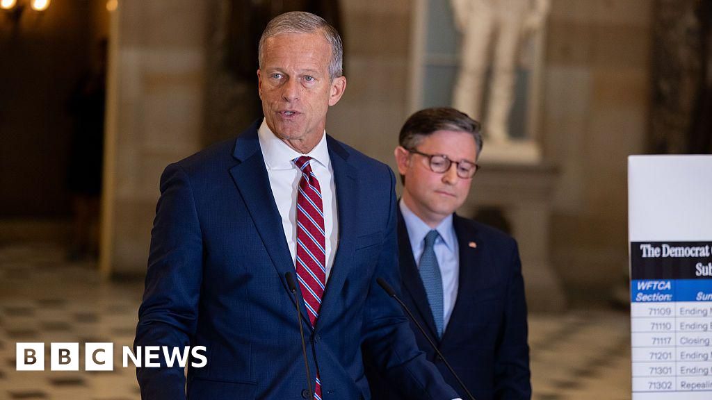 Senate stalemate sends US shutdown into second week