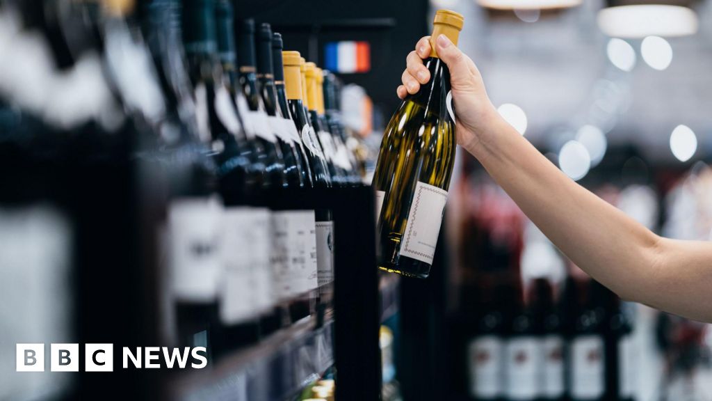 Glass deposit scheme 'risks major problems' for retail industry