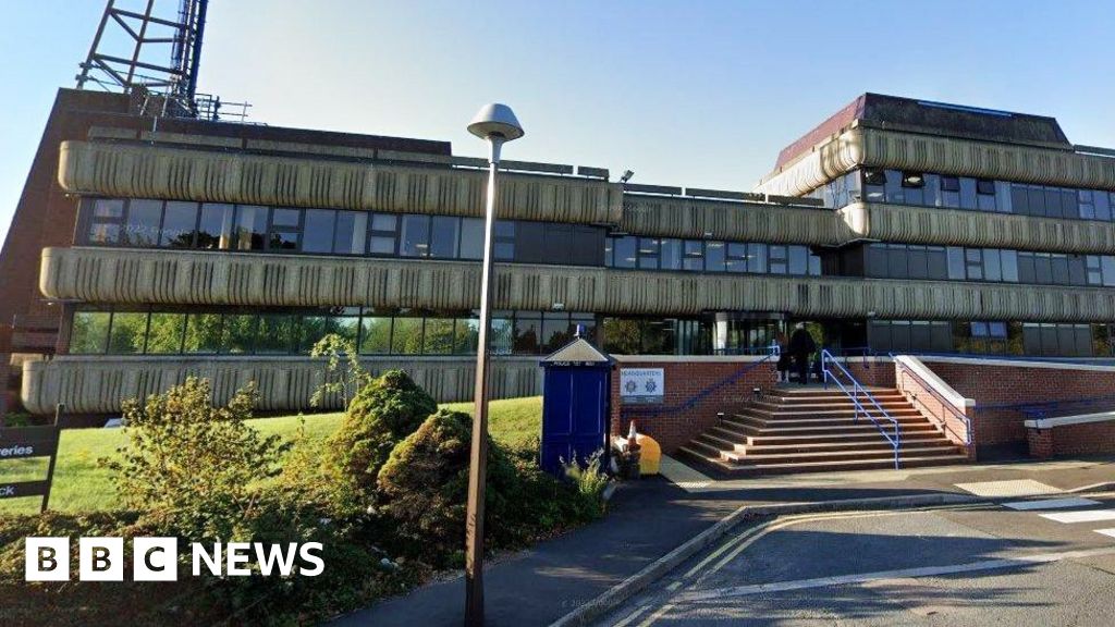 Lincolnshire Police call handler jailed for leaking information