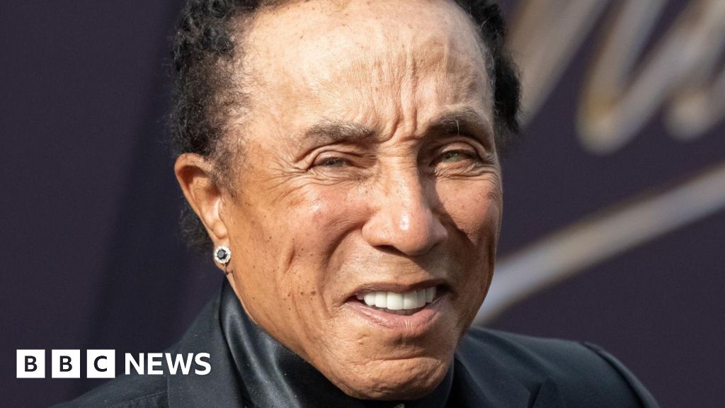 Judge dismisses Smokey Robinson's defamation claim against rape accusers