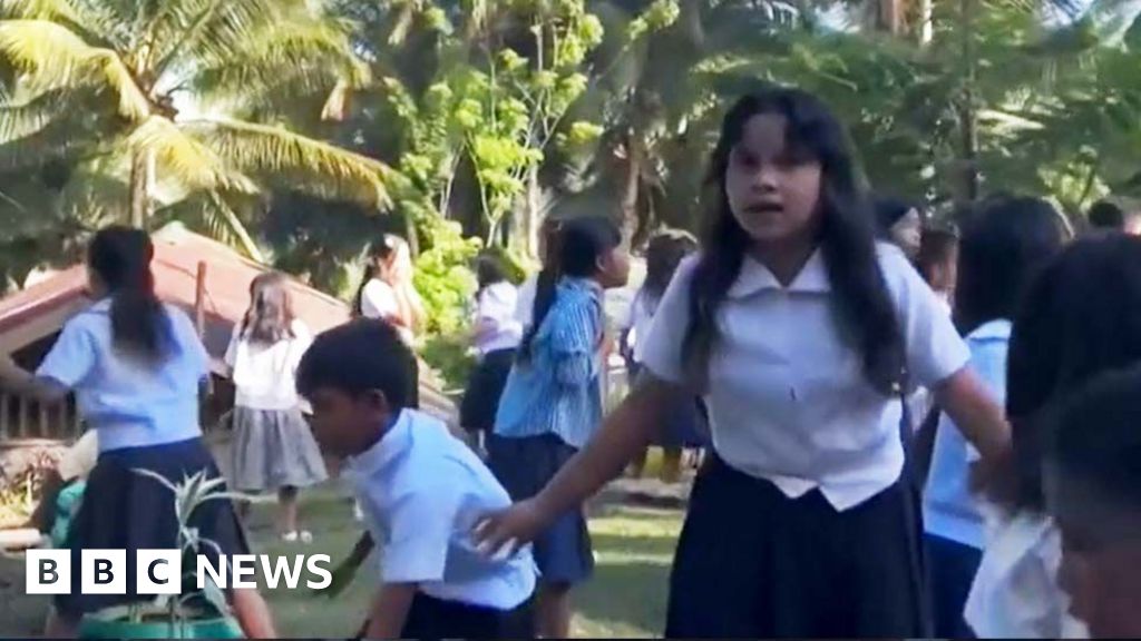 Schoolchildren run from collapsing roof as ground shakes in Philippines quake