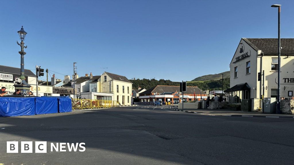 Eight spectators and rider hurt at TT practice