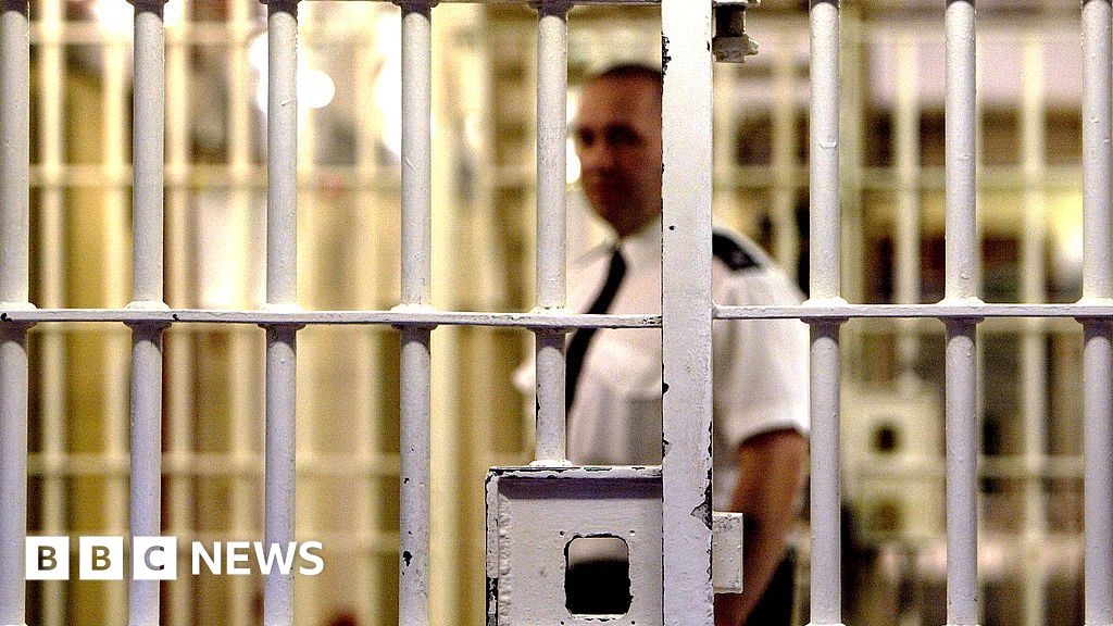 Labour does not rule out continuing early prison releases