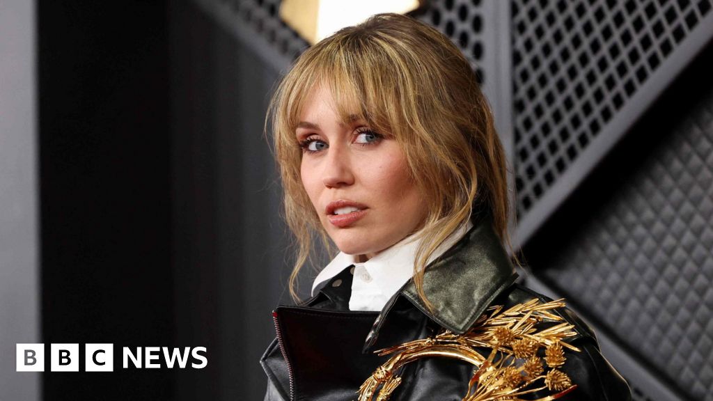 'I would sell a lung for a Hannah Montana tour': Fans react to 20th anniversary special announcement