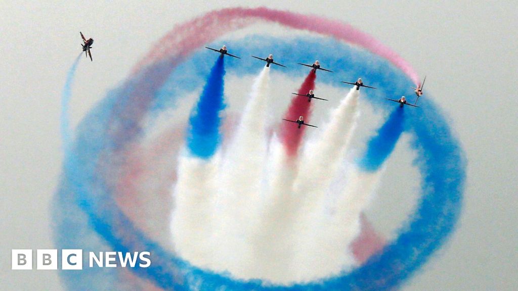 Red Arrows take to skies for Torbay airshow