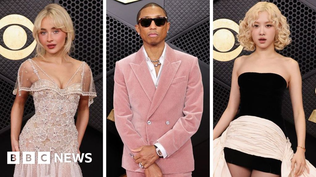 Stars hit red carpet at Grammy Awards show
