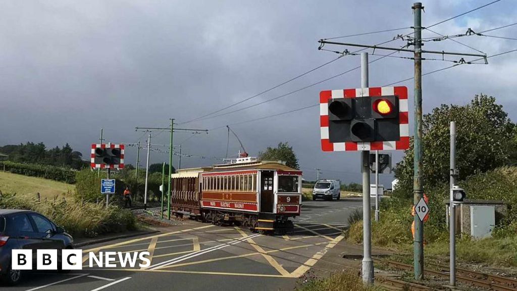 Work starts on Isle of Man electric tram crossing controls upgrade