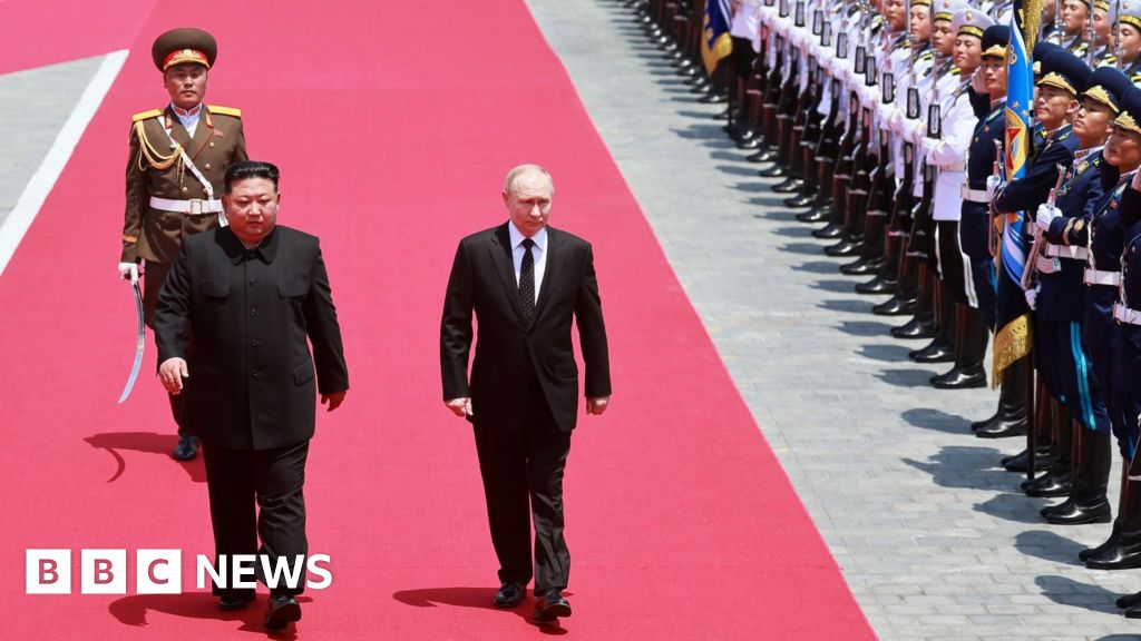 Red carpet for Putin in lavish ceremony in Pyongyang