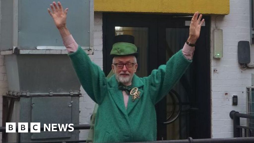 Jeremy Corbyn Makes Onscreen Cameo in North London Wicked Pantomime