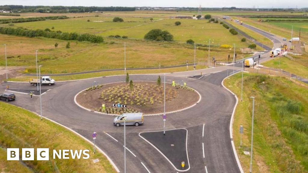 Major £27m motorway Heyhouses link road opens - BBC News