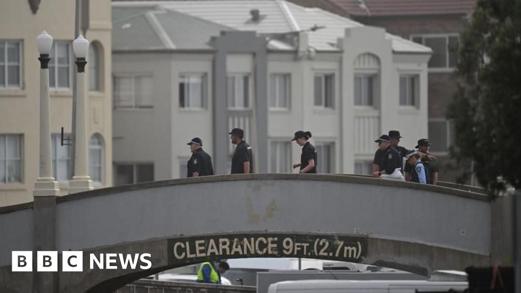 Bondi Beach Hanukkah shooting: What we know about the gunmen thumbnail