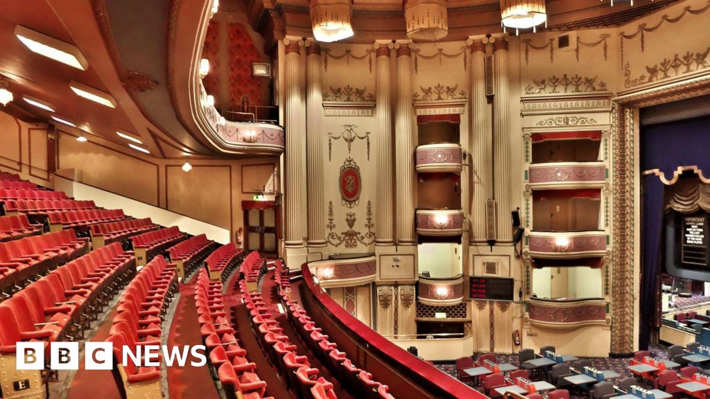 Four historic London theatres on at risk register - BBC