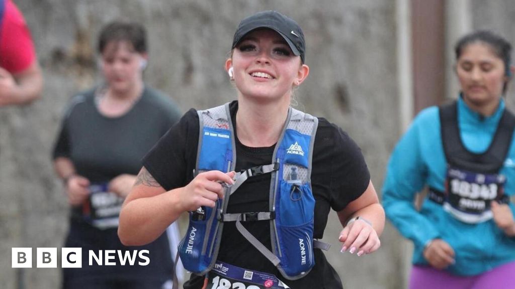 Edinburgh marathon misery as competitor medals run out – BBC News