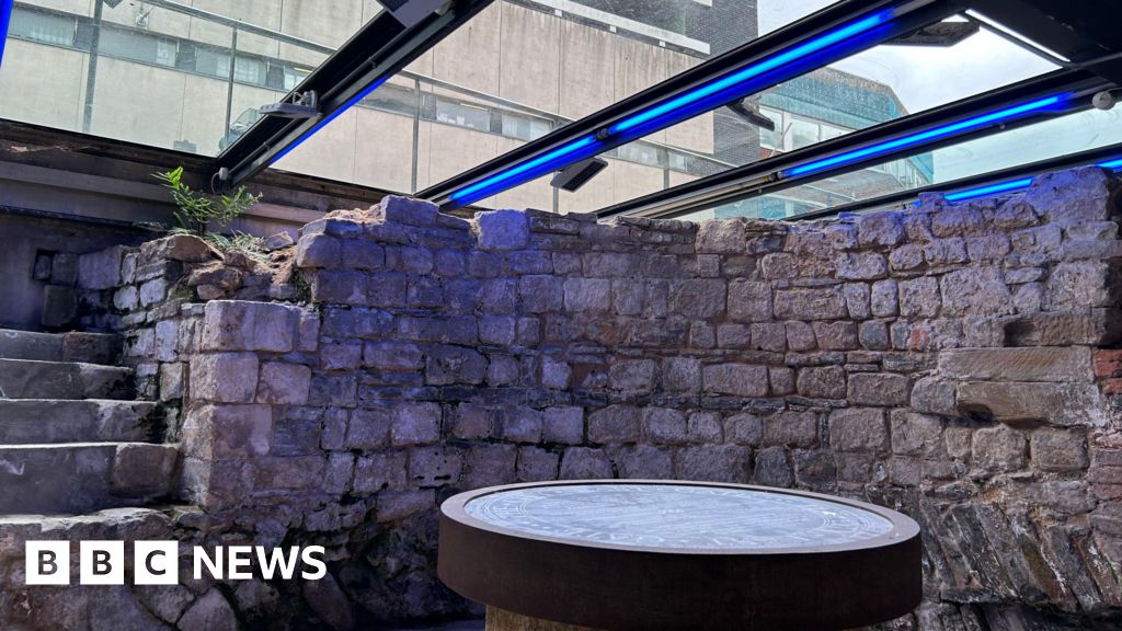 Roman remains under Gloucester shopping centre on display – BBC News