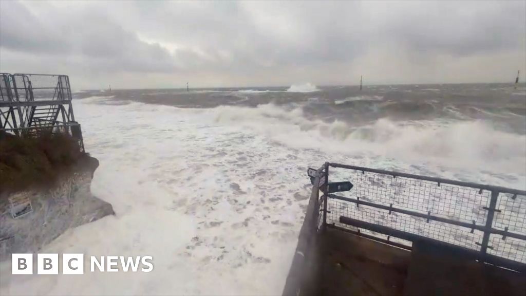 Storm Benjamin causes dramatic high tide at Sea Palling