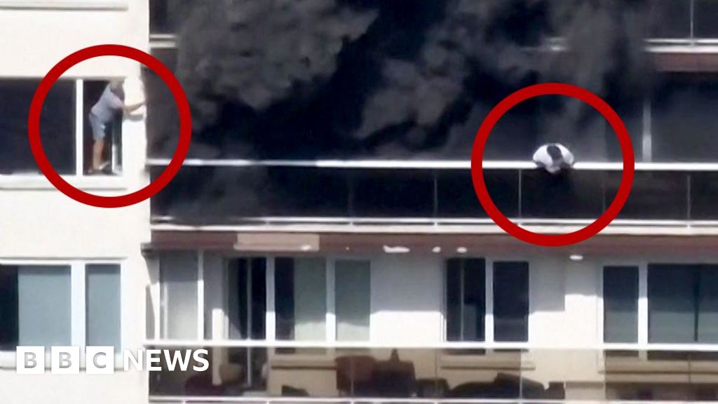 Watch: Moment man climbs balcony to escape Antwerp fire
