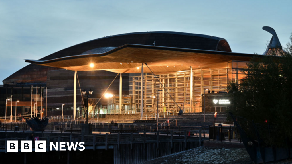 Welsh Senedd Faces Pay Cuts Amid Budget Vote Uncertainty