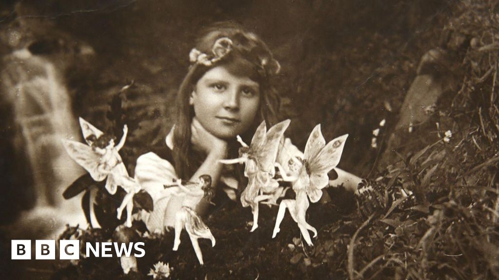 Cottingley Fairies 1917 Hoax Photos Sell £2,600 Auction