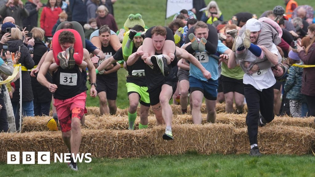 Finnish duo win wacky wife-carrying race